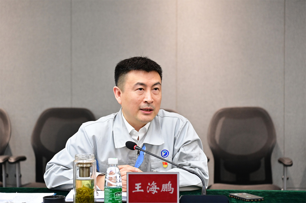 谢小明,王海鹏对北京邮电大学的到访表示热烈欢迎和感谢,并介绍了燕东