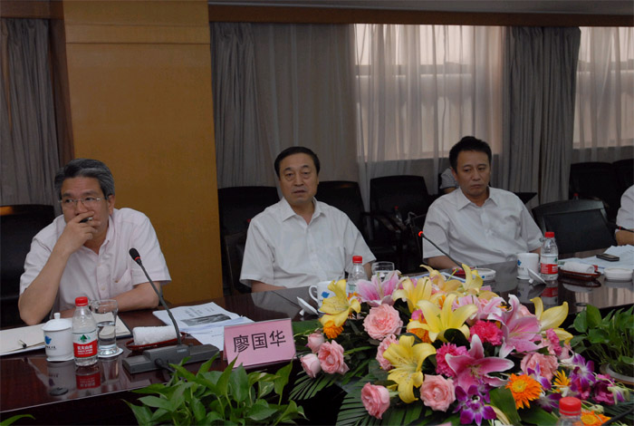 北京市委常委海淀区委书记赵凤桐一行来我校调研工作