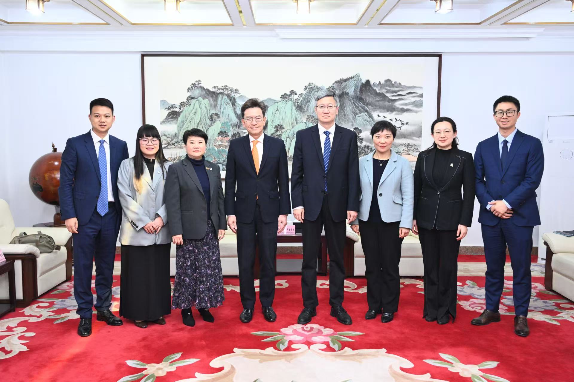 黄善国副校长会见泰国兰实大学副校长披查亚潘·参普密敦一行-北京邮电大学
