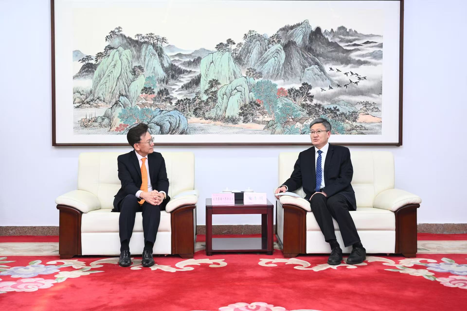 黄善国副校长会见泰国兰实大学副校长披查亚潘·参普密敦一行-北京邮电大学