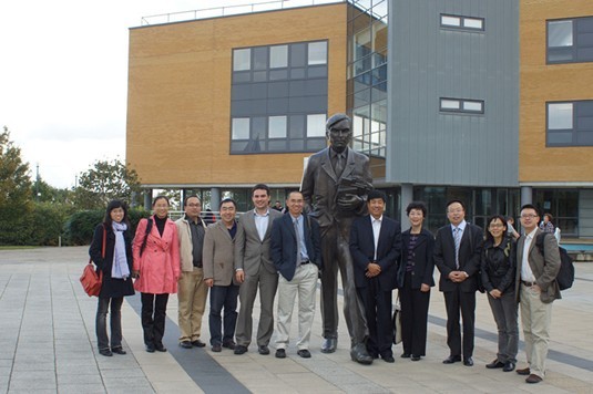 王亚杰书记率团赴英国进行访问交流